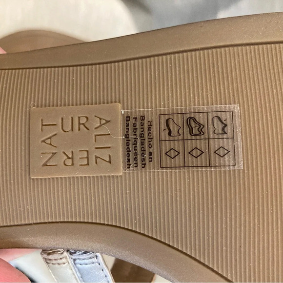 NATURALIZER Sz 8.5 Silver Gold Copper Metallic Strappy Slip On Sandals NEW - Picture 7 of 10